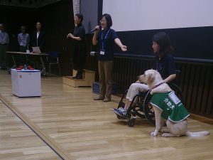 介助犬デモンストレーション