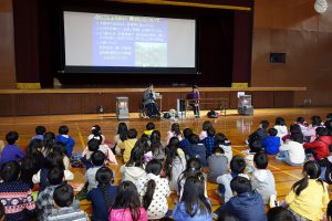 小学校での講演